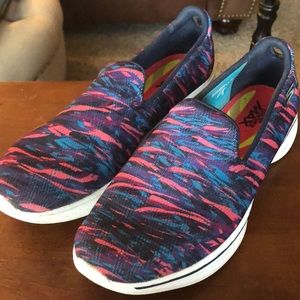 Skechers GOGA max go walk lightweight shoes size 9